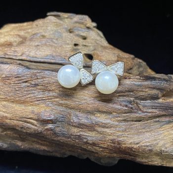 pearl earrings